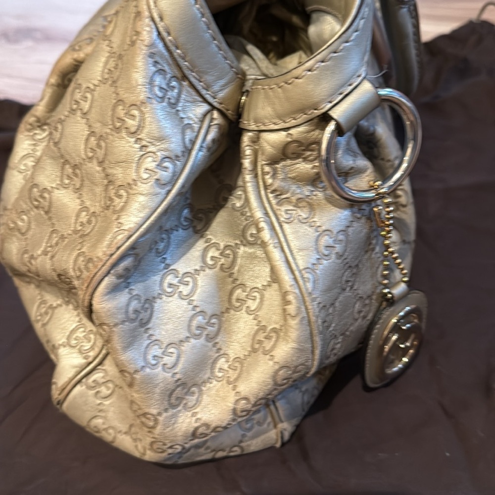 Well loved Gucci Sukey Medium Gold 100% authentic.  Comes with dustbag. - Picture 4 of 13